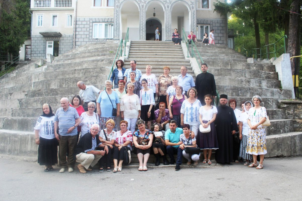 Pelerinaj la mănăstiri năsăudene şi maramureşene 34362