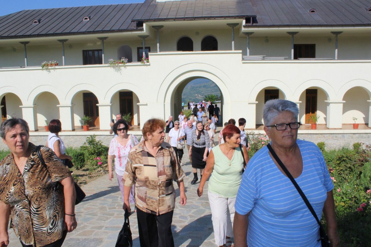 Pelerinaj la mănăstiri năsăudene şi maramureşene 34363