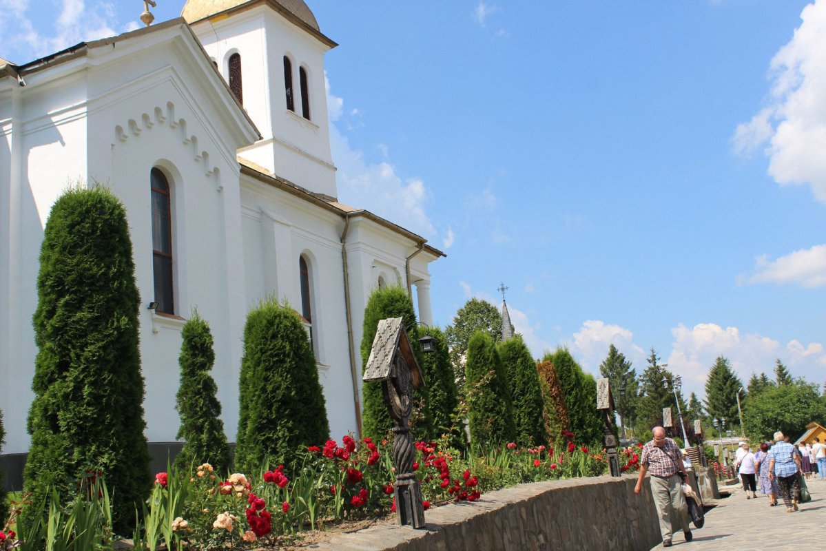 Pelerinaj la mănăstiri năsăudene şi maramureşene 34368