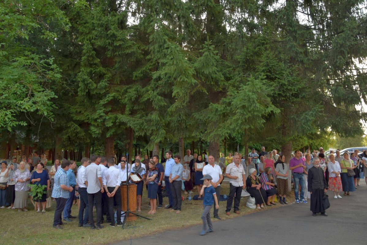 Priveghere arhierească în cinstea Sfântului Ioan Iacob de la Neamţ 34322