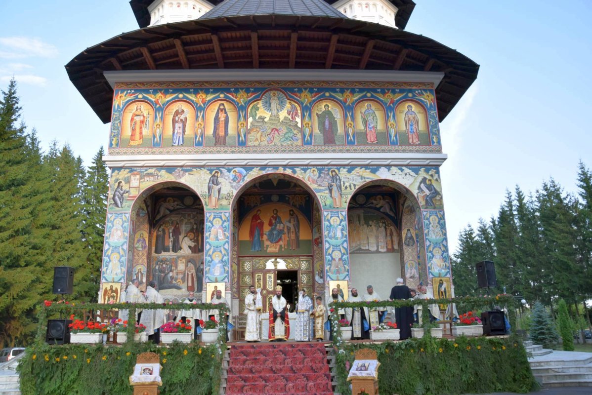 Priveghere arhierească în cinstea Sfântului Ioan Iacob de la Neamţ 34323