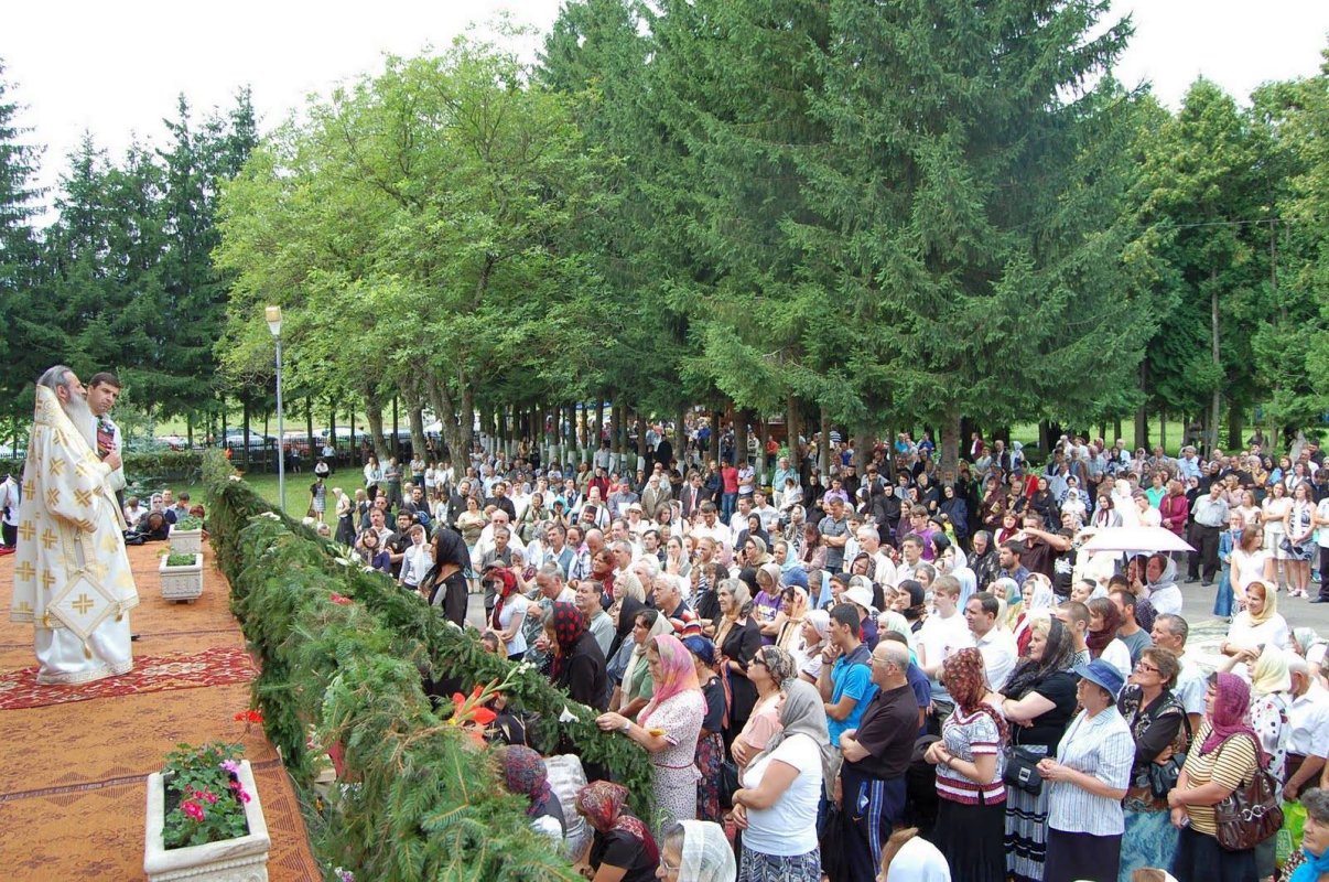 Priveghere arhierească în cinstea Sfântului Ioan Iacob de la Neamţ 34325