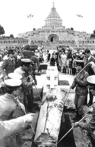 Flacăra veșnică a memoriei eroului necunoscut 34388