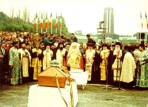 Flacăra veșnică a memoriei eroului necunoscut 34390