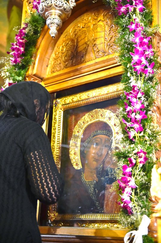 Canoanele Maicii Domnului, teologie profundă şi frumuseţe literară  34261