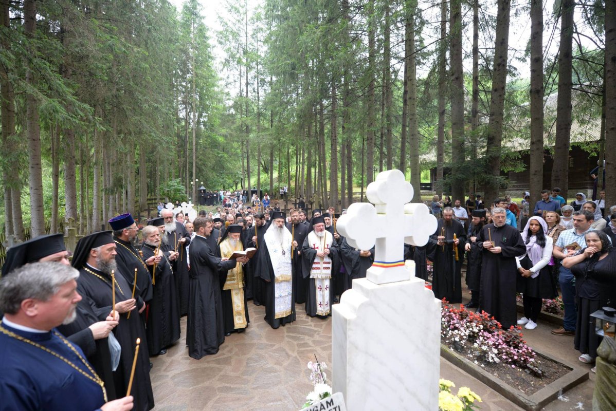 Tripticul sărbătorilor nemţene cinstit prin rugăciuni în Sihăstrie 34210