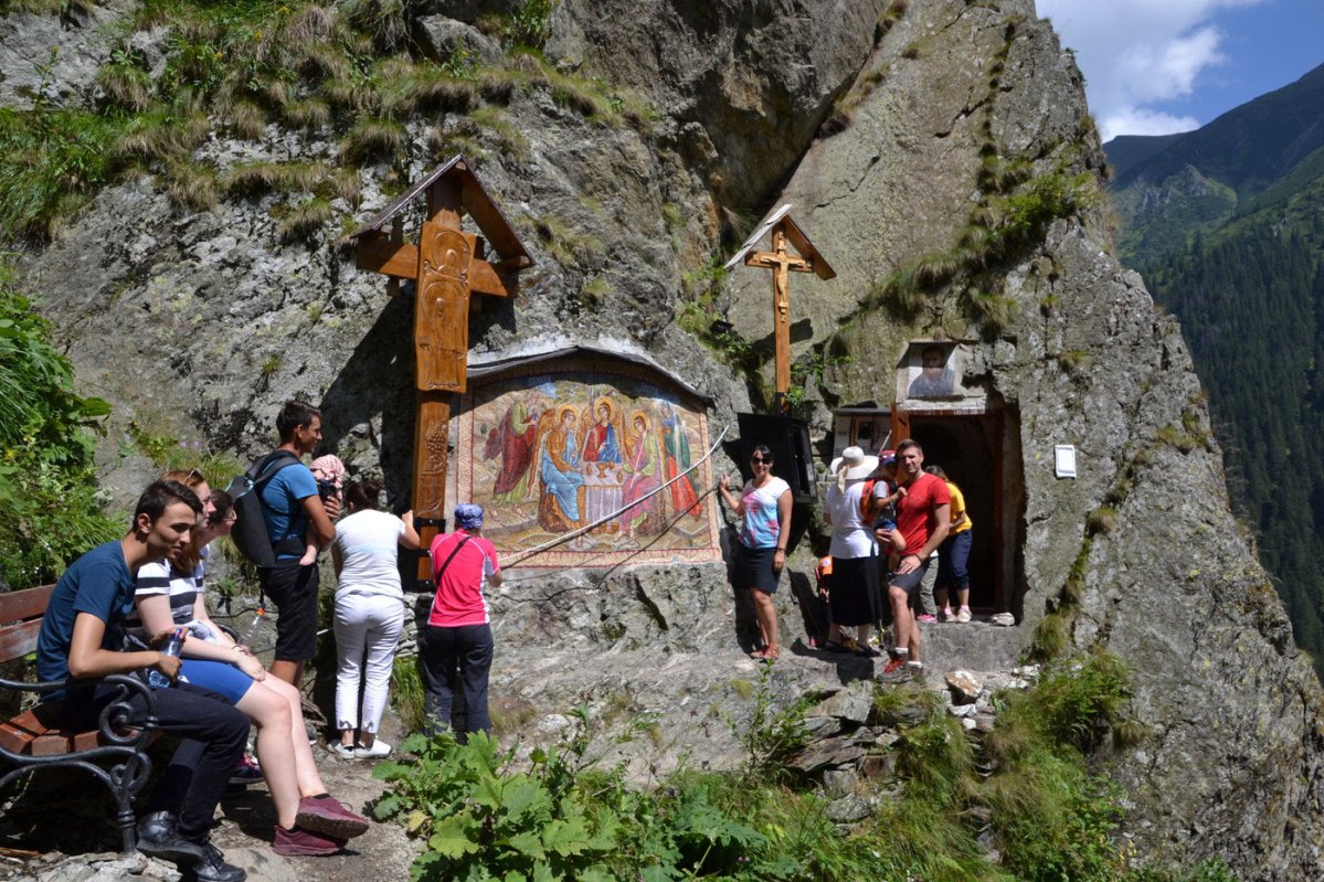 Pelerini medieșeni la chilia părintelui Arsenie Boca din Munții Făgăraș 34150