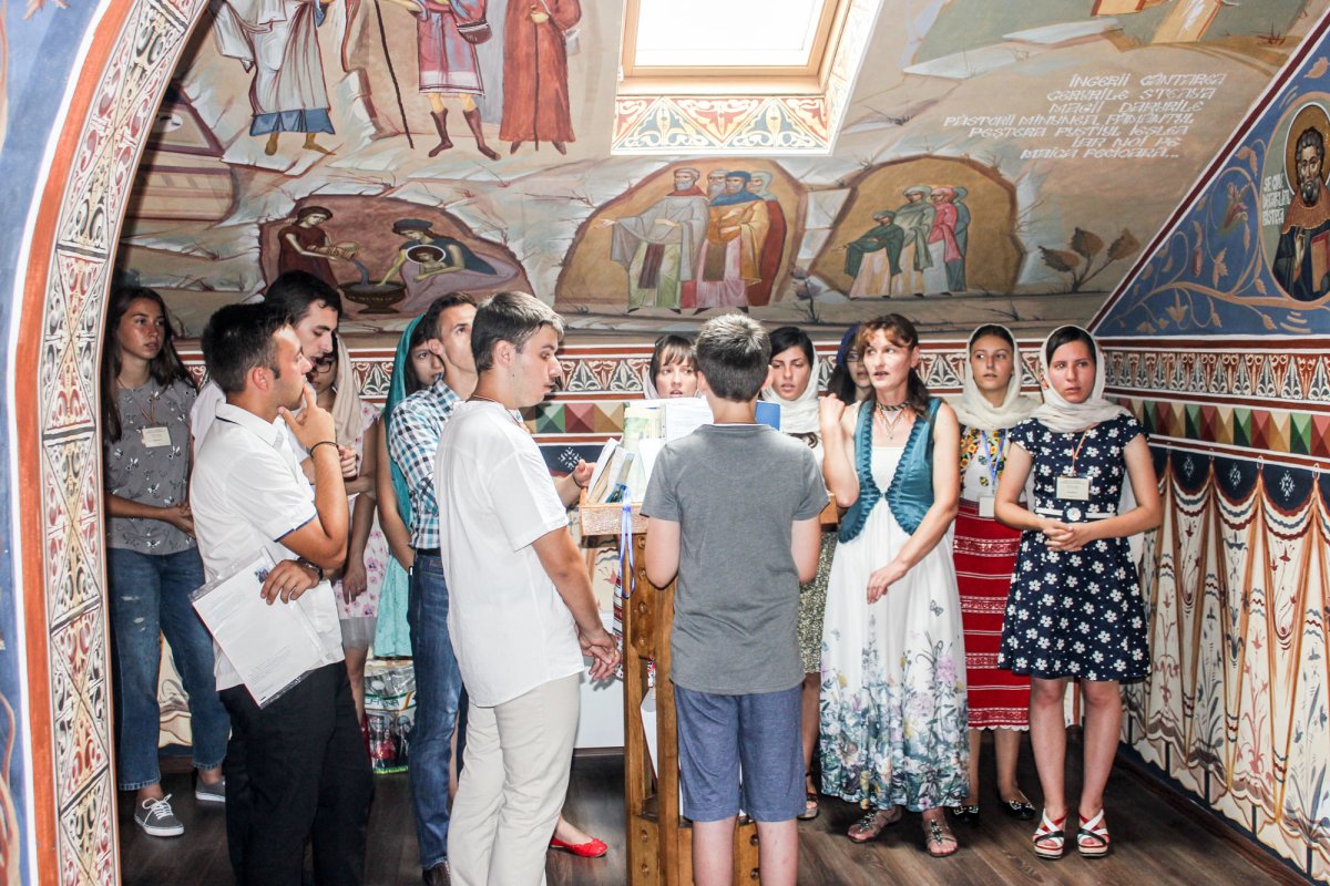 Moment festiv pentru s„Tinerii Maicii Domnului” 34094