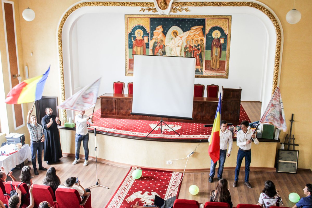 Moment festiv pentru s„Tinerii Maicii Domnului” 34095