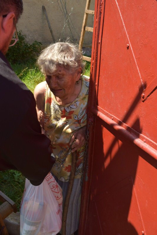 Pachete cu alimente pentru nevoiași din Viscri și Mesendorf, Brașov 34024