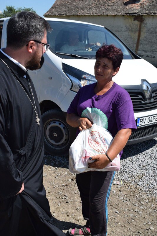 Pachete cu alimente pentru nevoiași din Viscri și Mesendorf, Brașov 34026