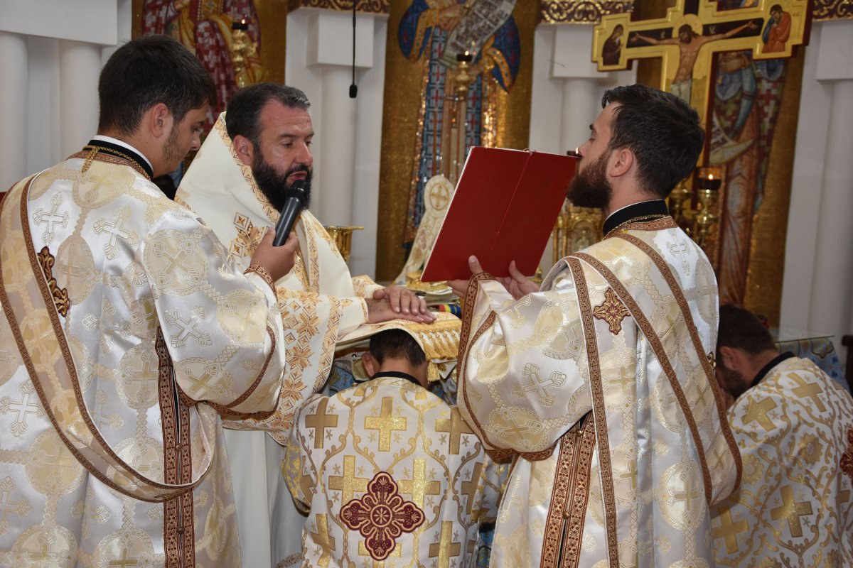 Slujire și misiune în Episcopia Caransebeșului 33941