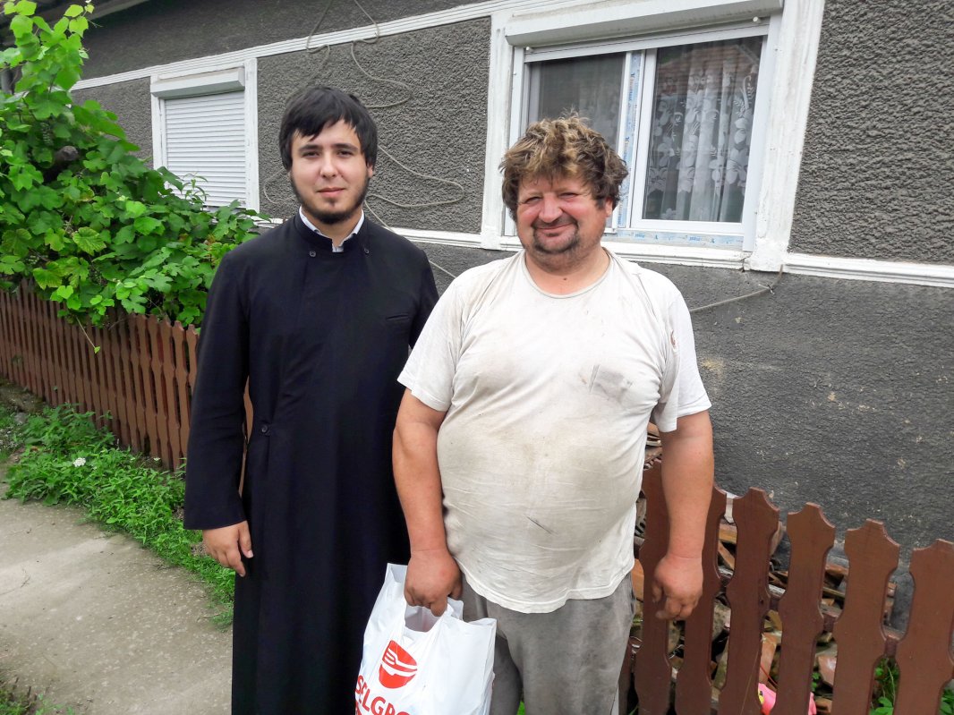 Proiectul „Masa bucuriei” în Parohia Mădrigești, judeţul Arad 33892