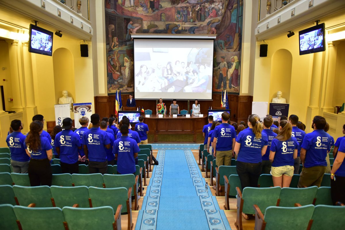 Dezbateri pe teme de globalizare și management 33860