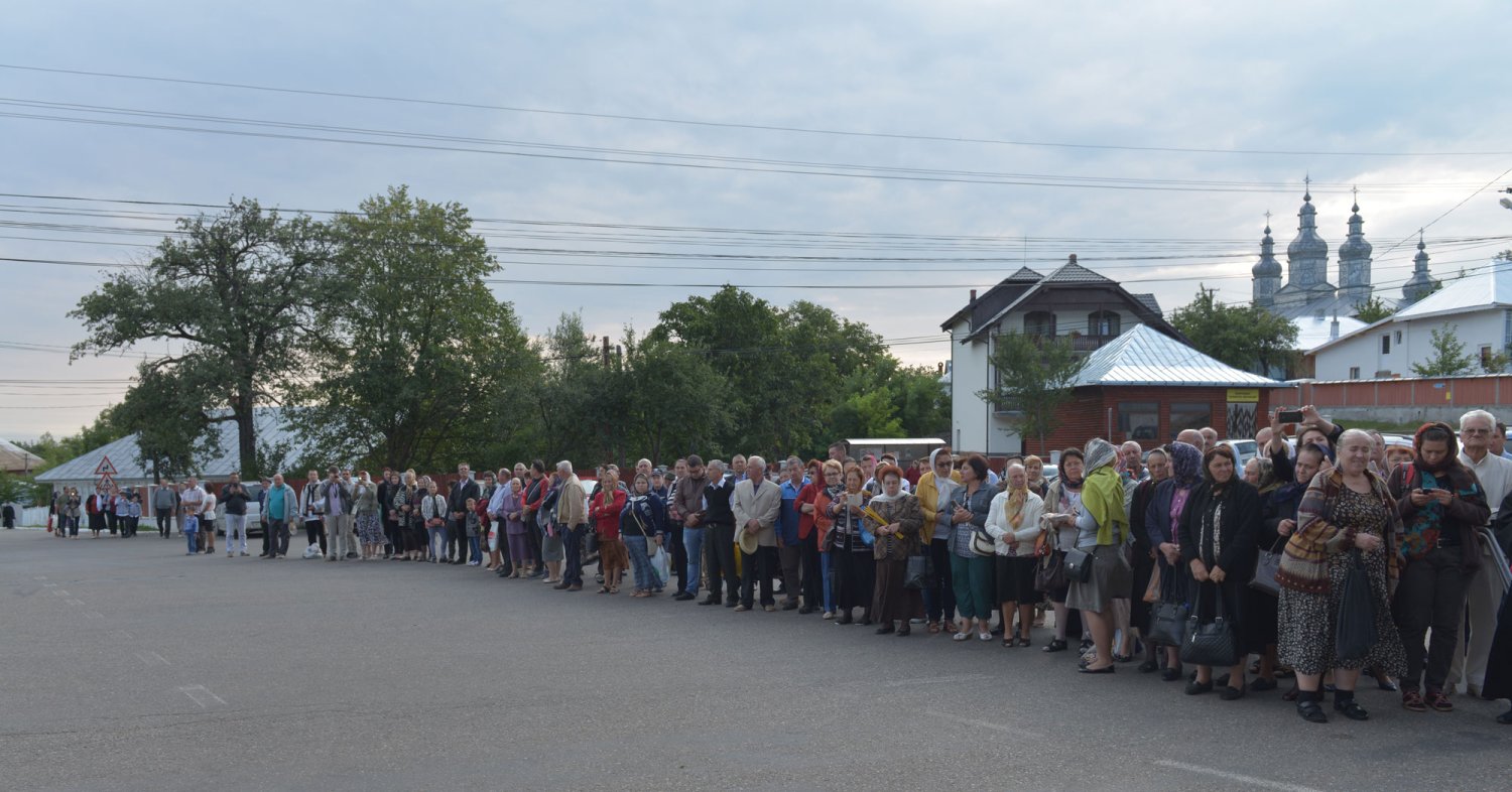 „Omul este destinat să fie loc în care se aşază Dumnezeu” 33797