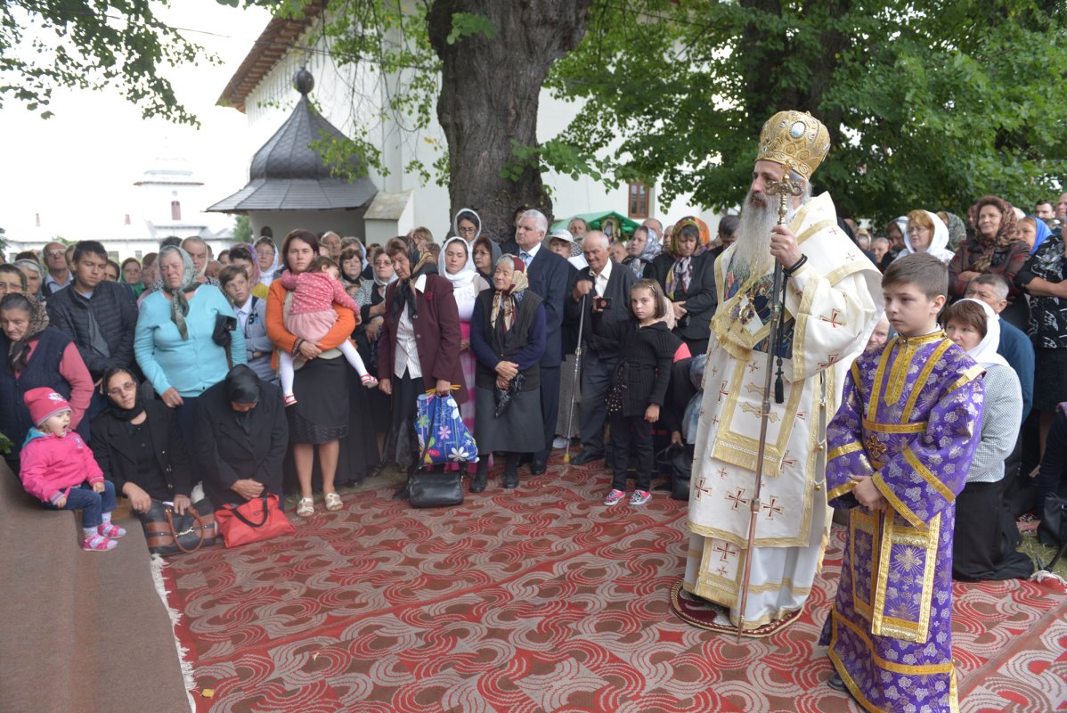 „Omul este destinat să fie loc în care se aşază Dumnezeu” 33799