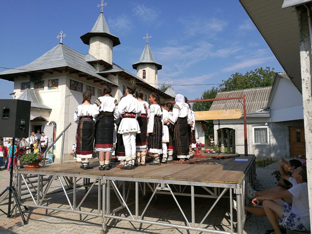 „Răsună toaca-n cer” în Parohia Rotunda 33808