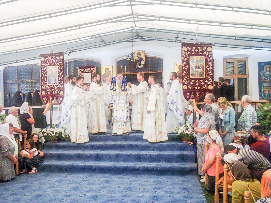 Hramuri la mănăstirile Tismana şi Polovragi 33761