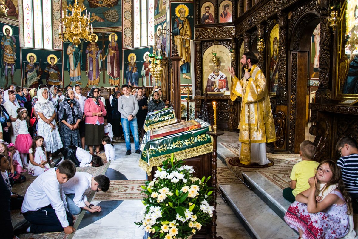 Prima Liturghie săvârşită „acasă“, la mănăstirea de metanie, ca vlădică 33734