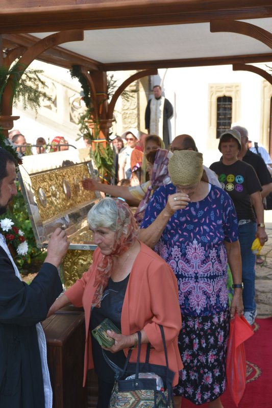 Liturghii arhiereşti în mănăstirile Brâncoveni şi Horezu 33687