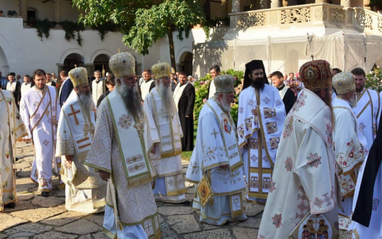 Liturghii arhiereşti în mănăstirile Brâncoveni şi Horezu 33689