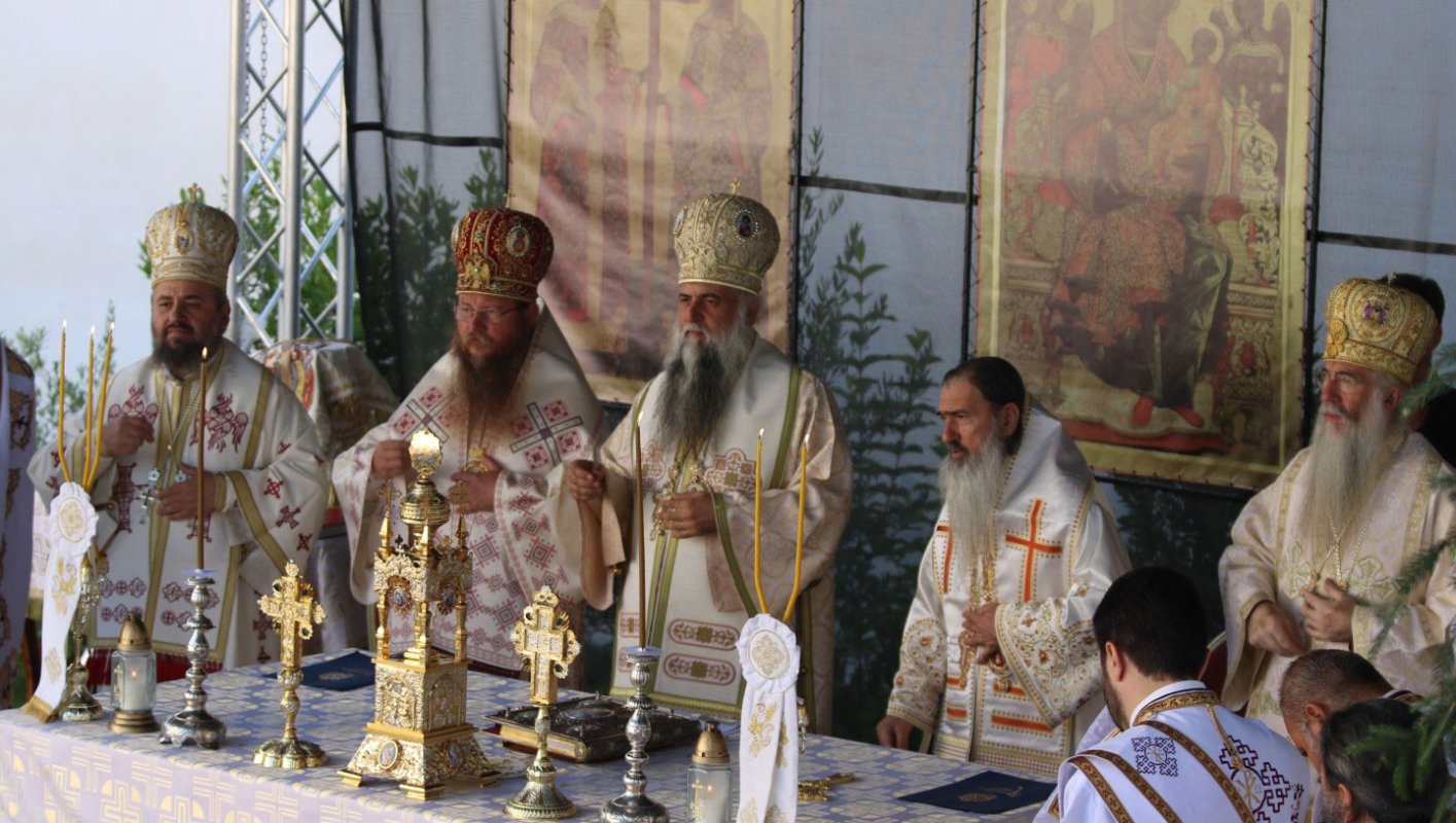 Liturghii arhiereşti în mănăstirile Brâncoveni şi Horezu 33690
