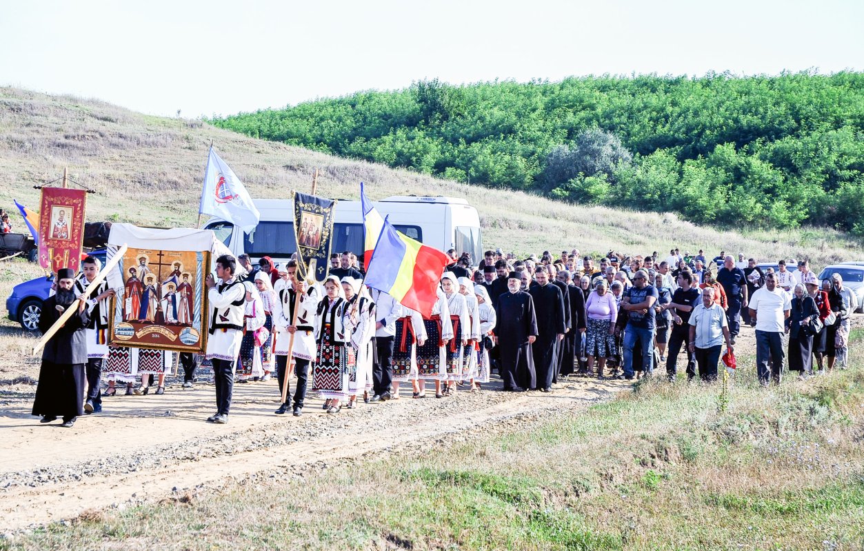 Sfinţii Brâncoveni prăznuiţi la Mănăstirea Cârlomănești 33724