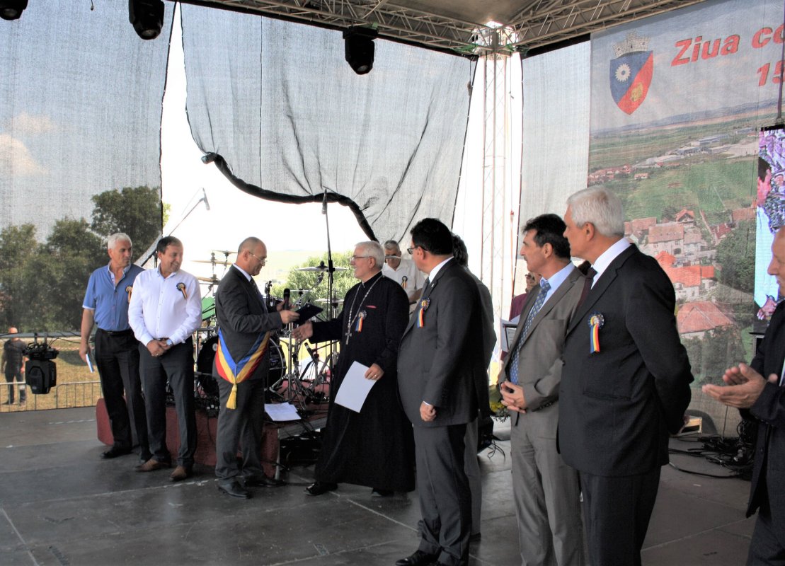 Titlu „Cetățean de onoare” pentru parohul Ilie Fleșer, la sărbătoarea satului Șura Mică, Sibiu 33611