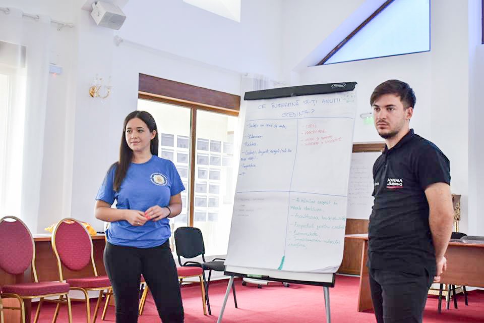 Activităţi dedicate tinerilor la Mănăstirea Caraiman 33538