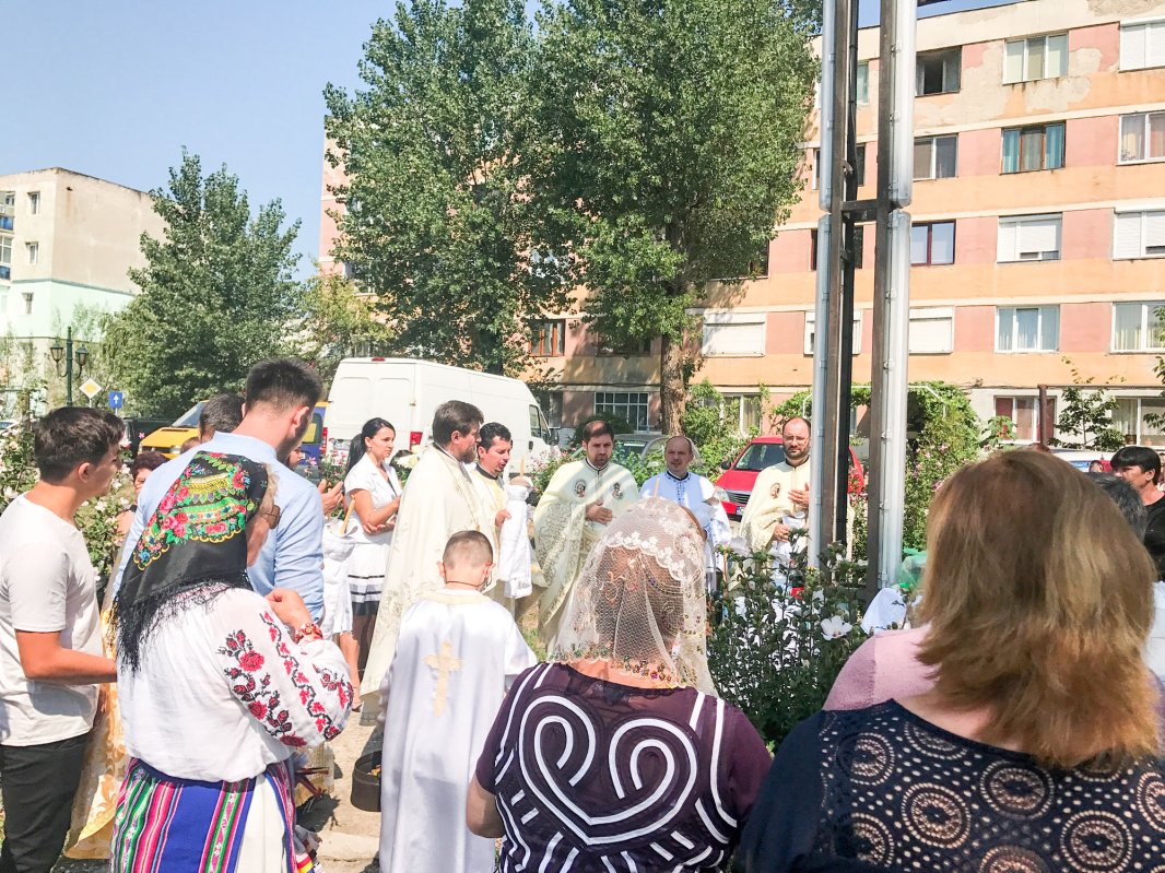 Maica Domnului cinstită la Moldova Nouă 33520