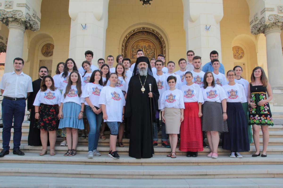 Diplome pentru participanţii la Tabăra naţională „Tradiţie şi noutate” de la Mănăstirea „Sfinții Apostoli Petru și Pavel” Râmeț, Alba 33432