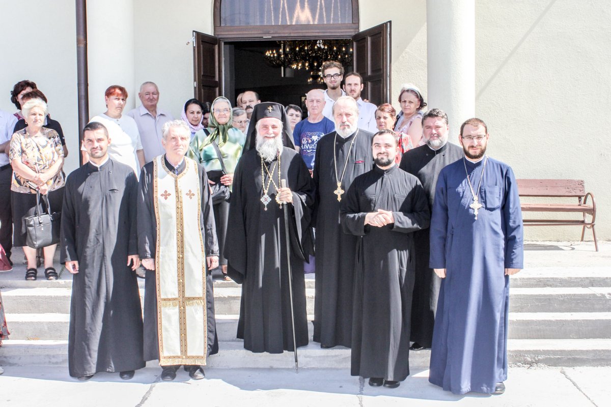 „Dumnezeu se îngrijește permanent de viața noastră” 33435