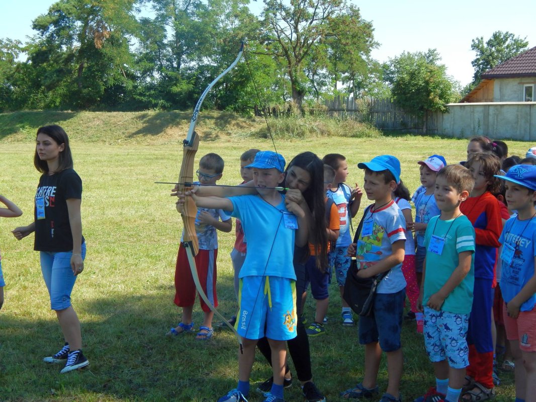 Tabăra din pridvorul satului Bodeşti 33350
