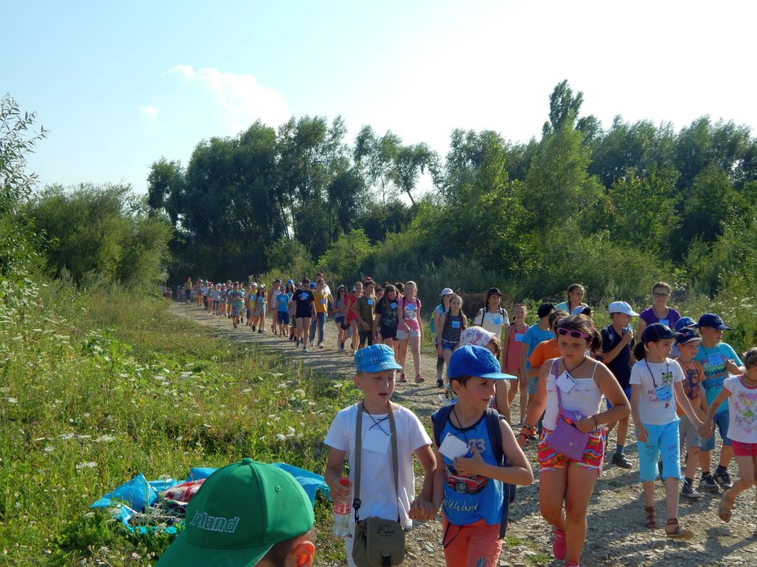 Tabăra din pridvorul satului Bodeşti 33351