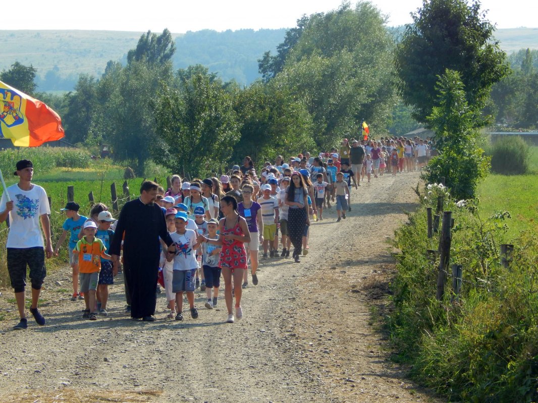 Tabăra din pridvorul satului Bodeşti 33352