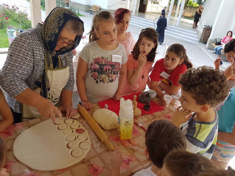 „Şcoala din tinda raiului“, la Bacău 33293