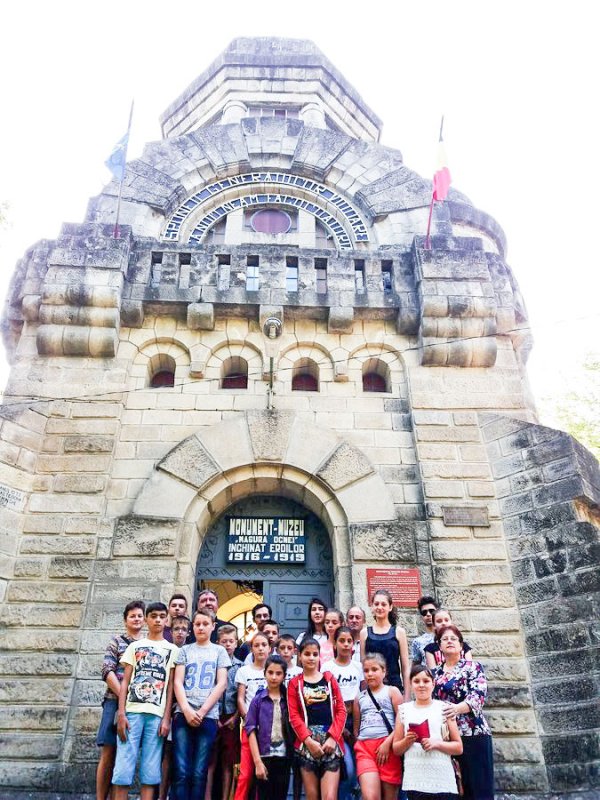 „Din pridvorul bisericii în mijlocul naturii” 33270