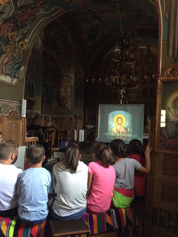 „Din pridvorul bisericii în mijlocul naturii” 33272