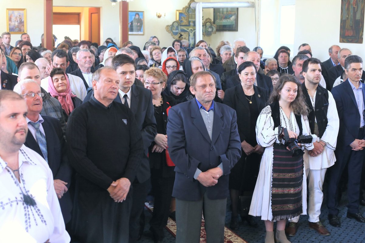 Veseud, satul binecuvântat de Sfânta Cuvioasă Parascheva 33244