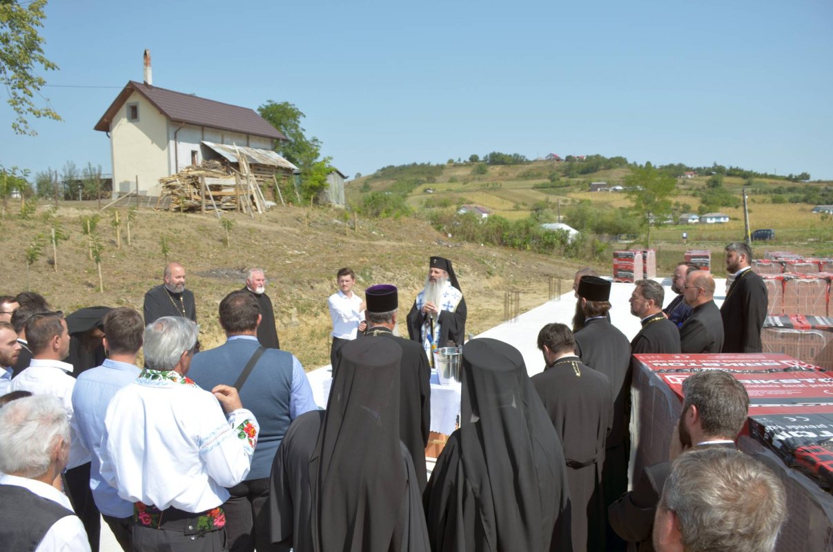 IPS Teofan a resfinţit Biserica „Sfântul Mare Mucenic Gheorghe“ din Copălău 33053