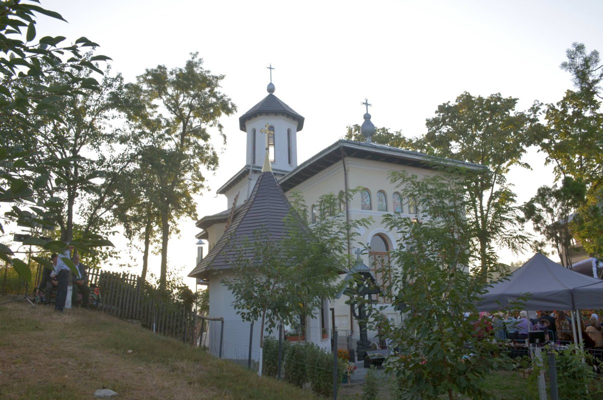 IPS Teofan a resfinţit Biserica „Sfântul Mare Mucenic Gheorghe“ din Copălău 33055