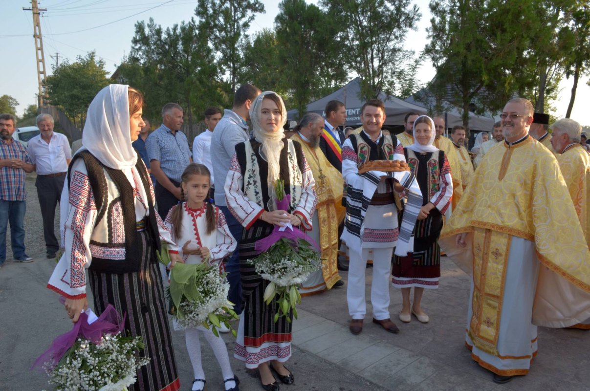 IPS Teofan a resfinţit Biserica „Sfântul Mare Mucenic Gheorghe“ din Copălău 33057