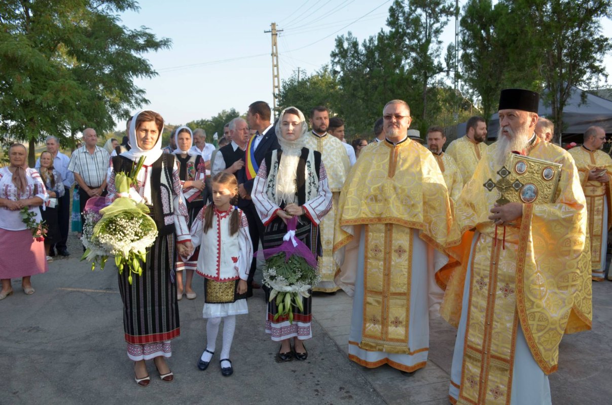 IPS Teofan a resfinţit Biserica „Sfântul Mare Mucenic Gheorghe“ din Copălău 33058