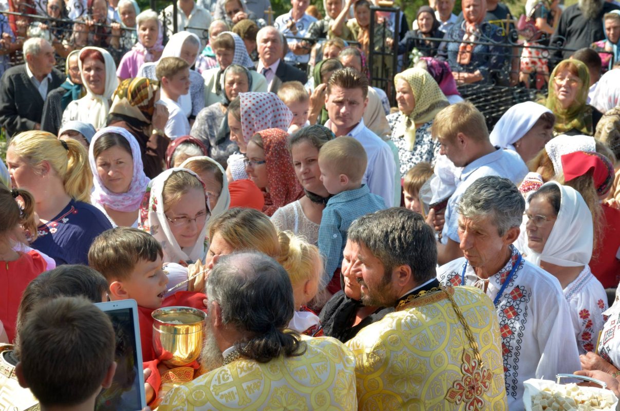 IPS Teofan a resfinţit Biserica „Sfântul Mare Mucenic Gheorghe“ din Copălău 33062