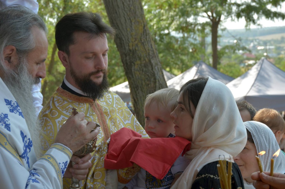 IPS Teofan a resfinţit Biserica „Sfântul Mare Mucenic Gheorghe“ din Copălău 33063