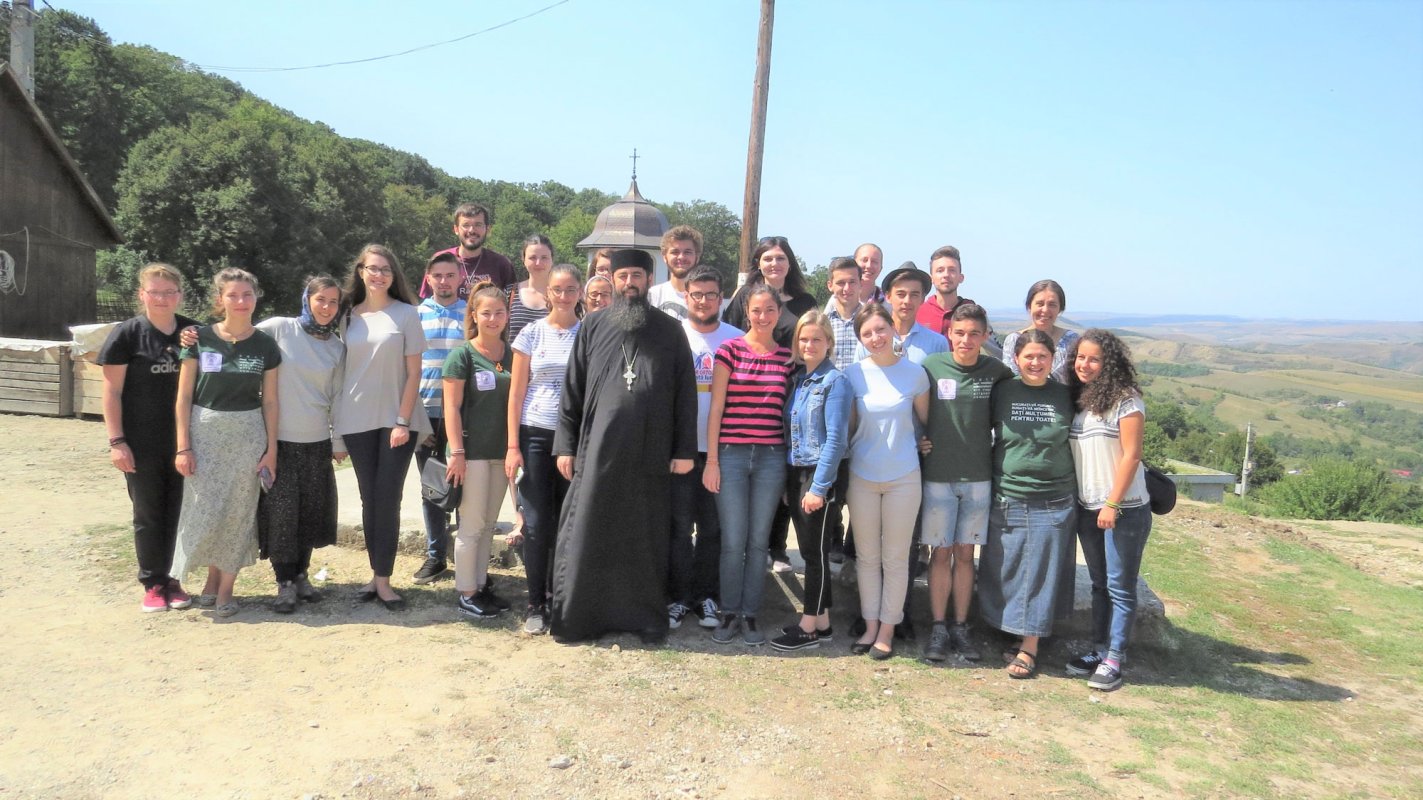 Tabăra de tineret „Tradiție și noutate” de la Mănăstirea Nicula 33079