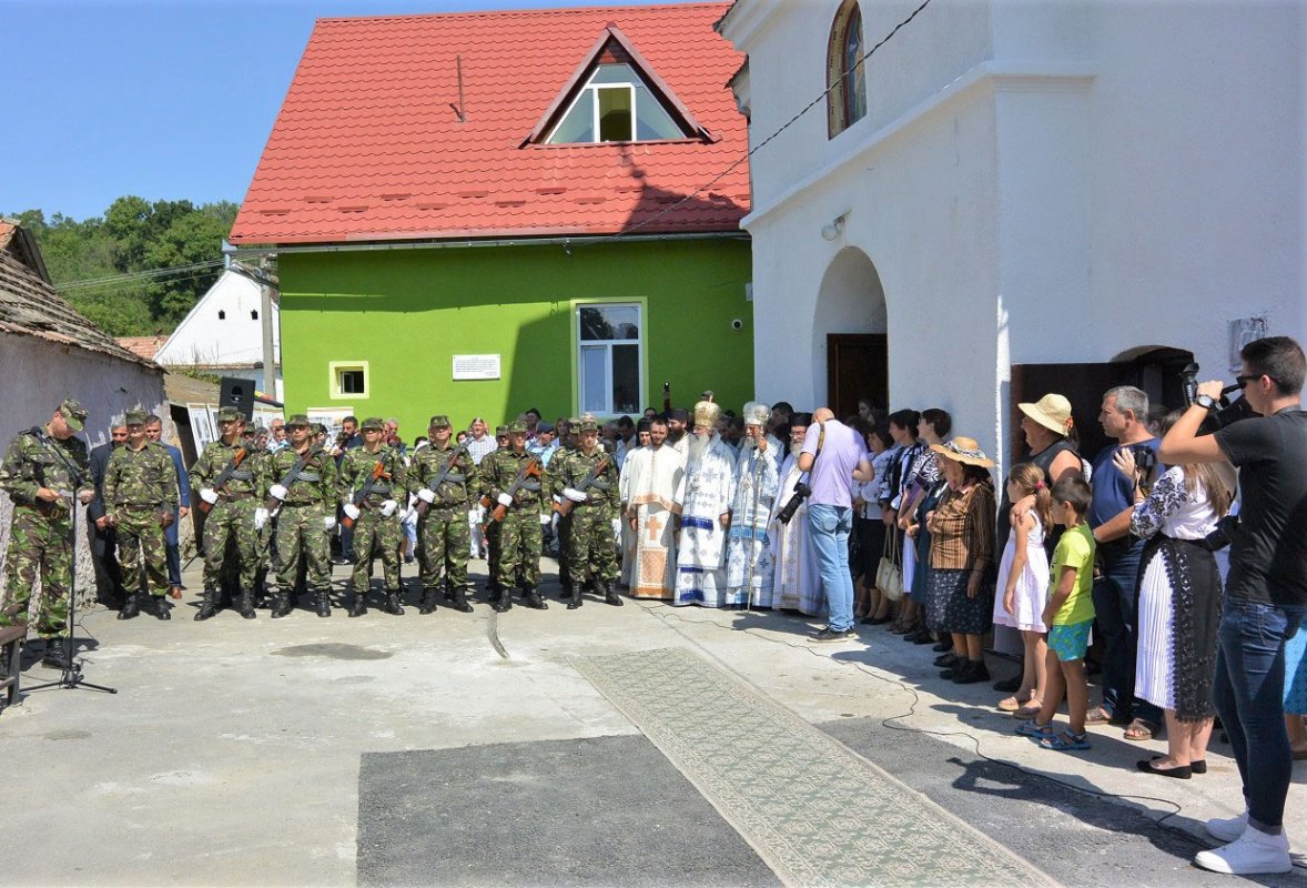 Târnosiri și binecuvântări arhierești în Duminica a 12 după Rusalii 32994