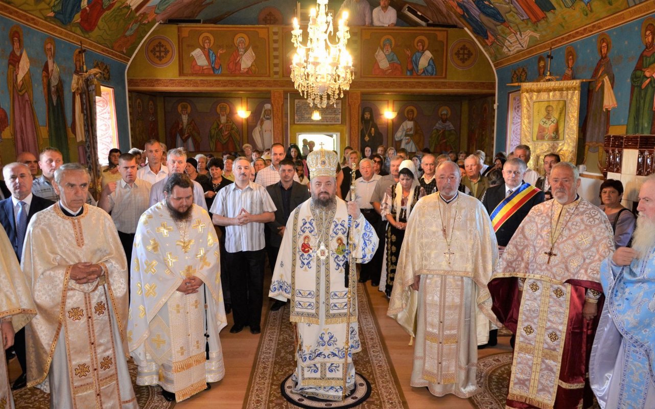 Târnosiri și binecuvântări arhierești în Duminica a 12 după Rusalii 32996