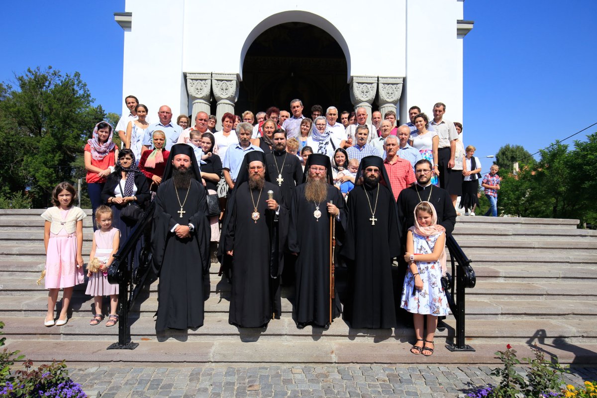 Târnosiri și binecuvântări arhierești în Duminica a 12 după Rusalii 32997