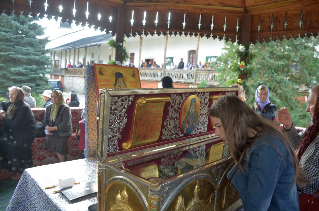 Hram la una dintre cele mai vechi aşezări monahale din Neamţ 32909